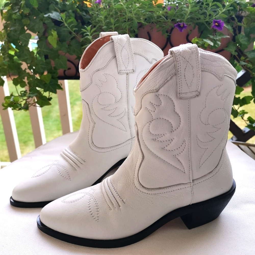 White 🤠 boots